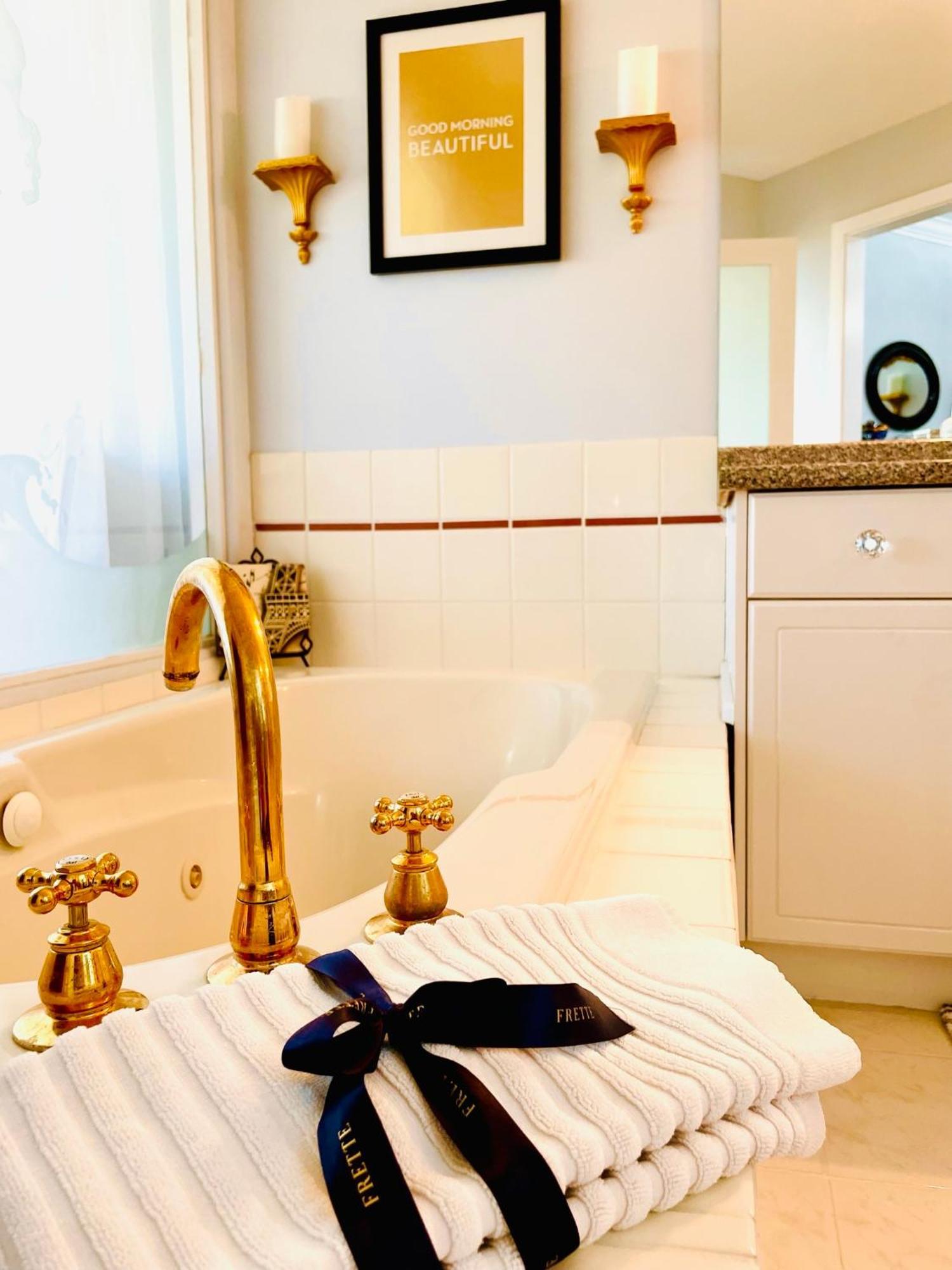 Donna'S Bed & Breakfast White Rock Bagian luar foto